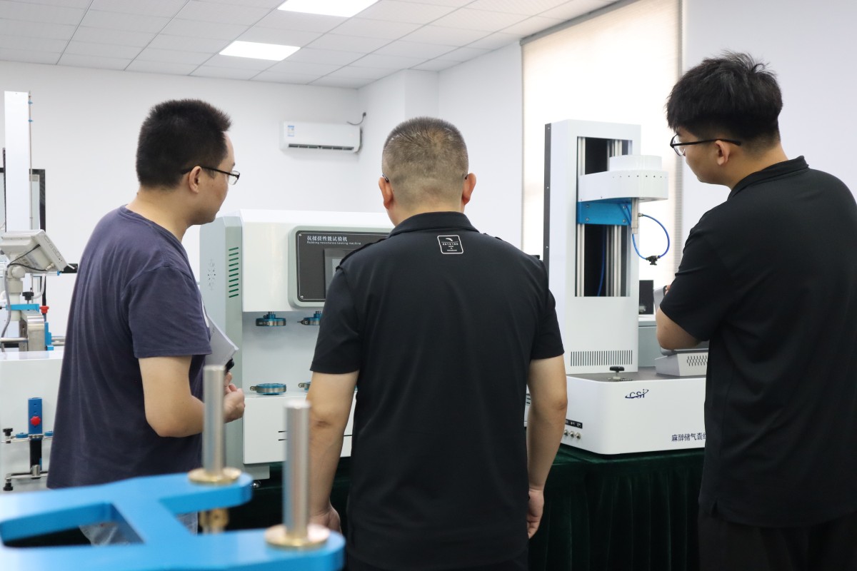抗揉搓性能试验机：济宁XX研究院赴上海程斯考察，共探材料检测技术新突破