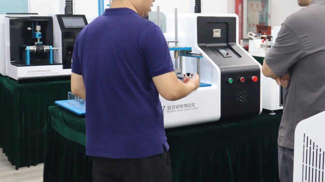 胶管耐磨仪：中国某集团有限公司到访上海程斯智能科技考察设备，共探检测技术新突破